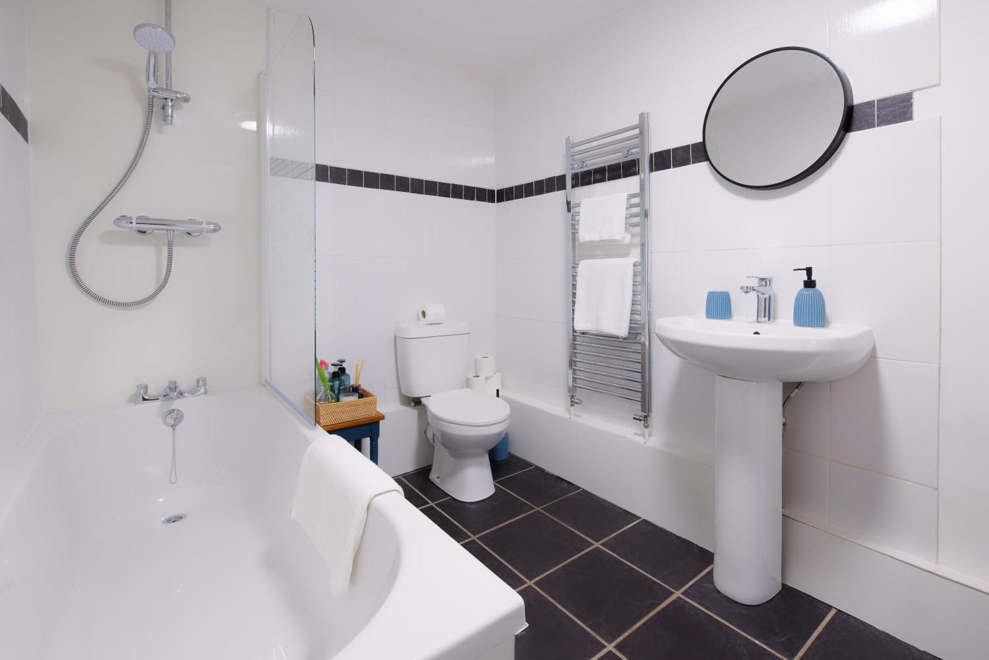 Stayright 3 Bed Home Near Hiking Trails & Parks Llwynypia Εξωτερικό φωτογραφία