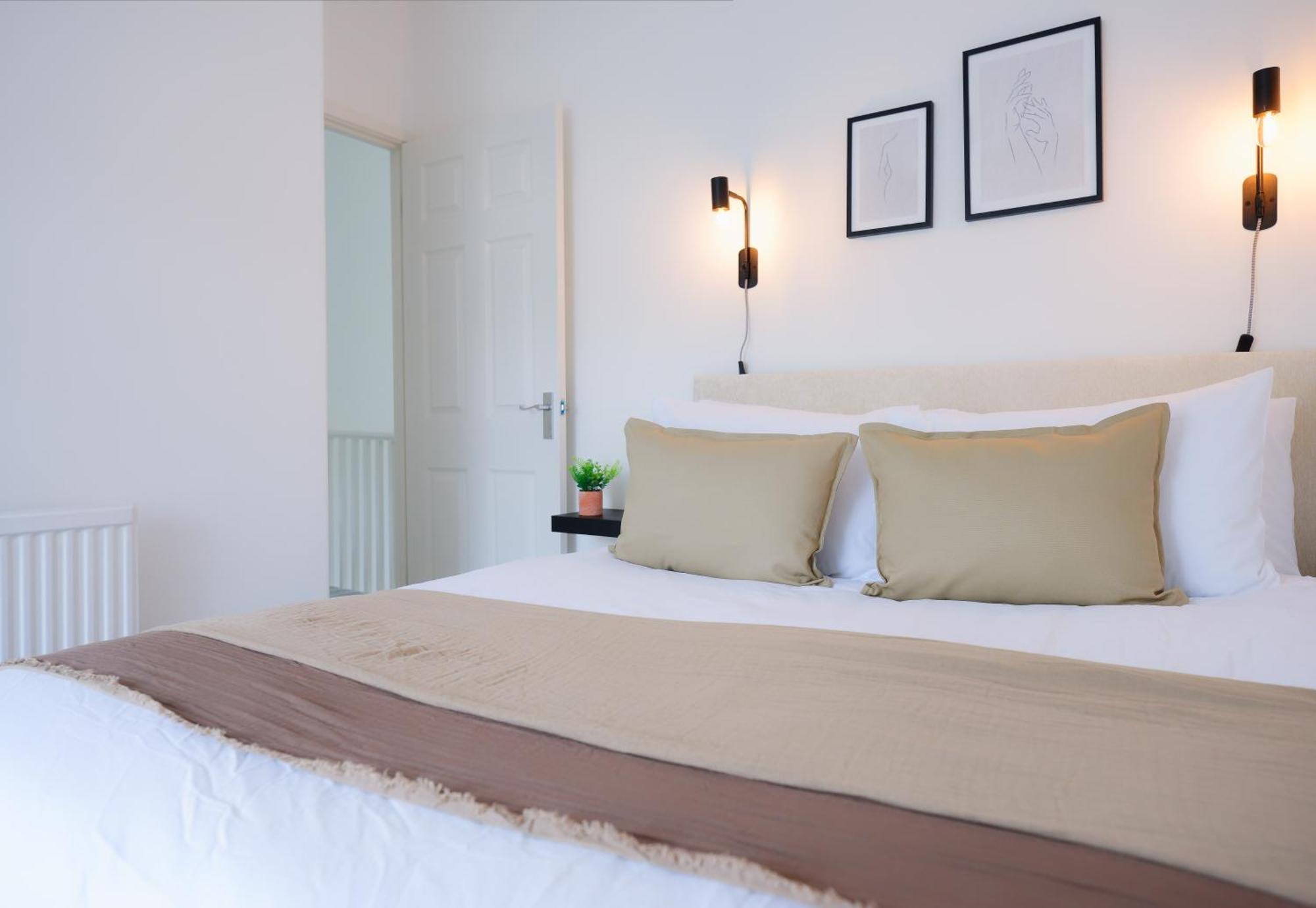 Stayright 3 Bed Home Near Hiking Trails & Parks Llwynypia Εξωτερικό φωτογραφία